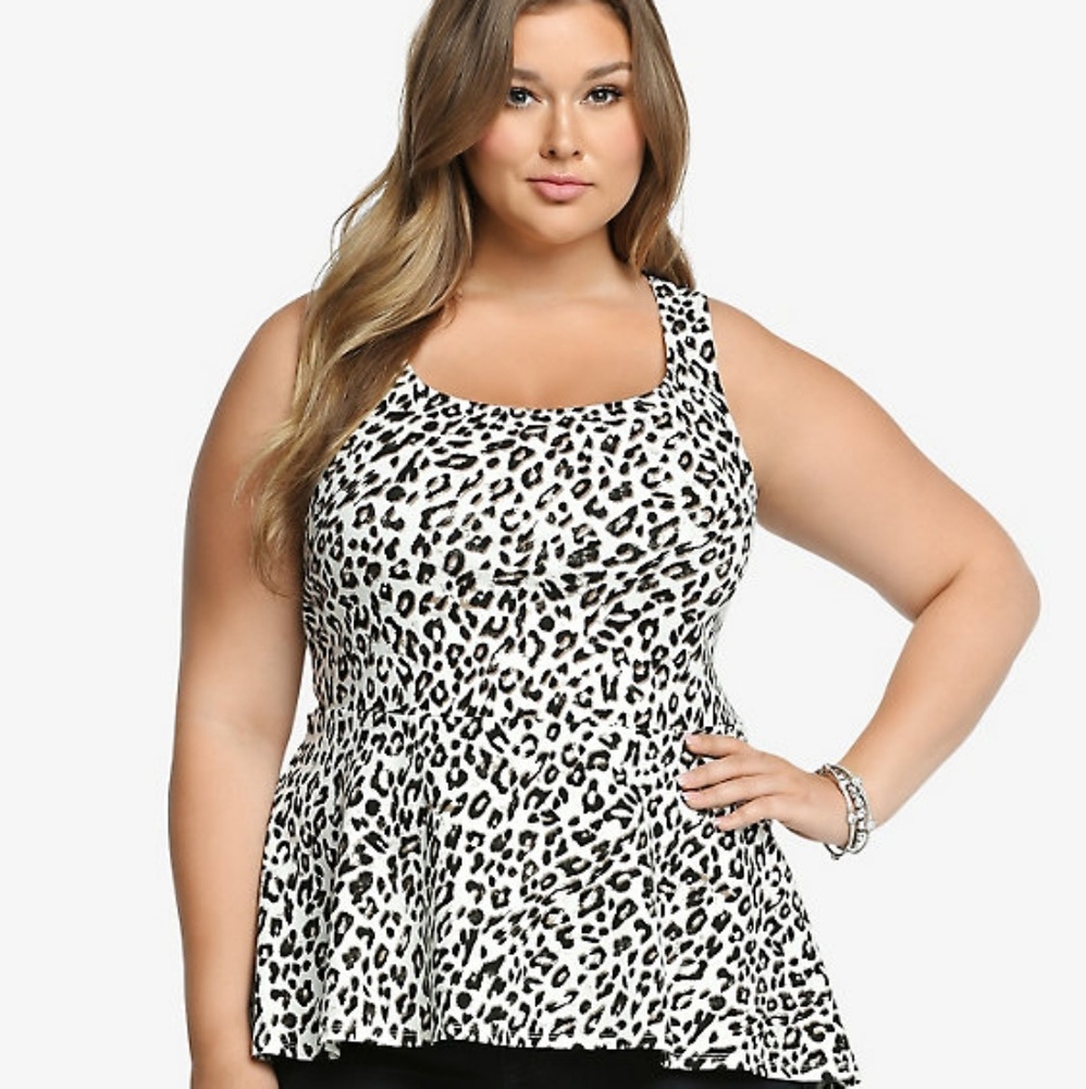 🚫SOLD🚫 EUC Torrid hi-lo peplum top, size 2